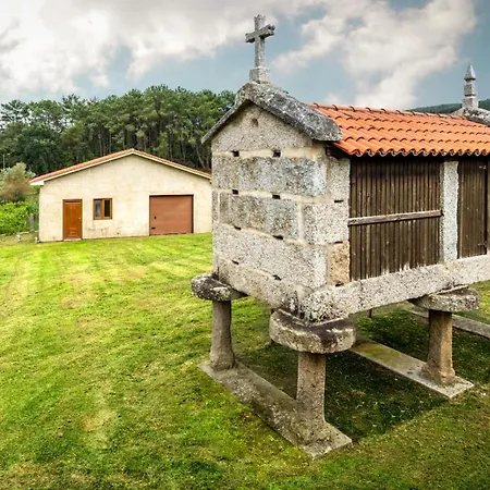 De Lujo Con Piscina En Rias Baixas Holiday home *