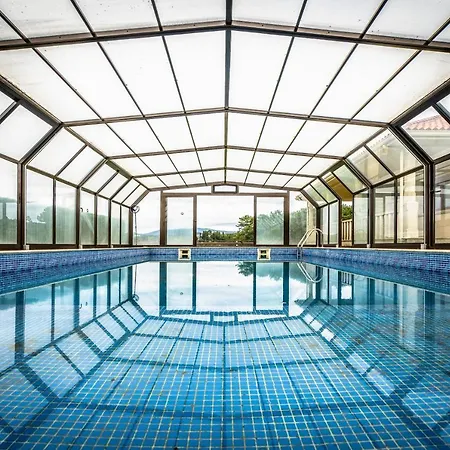 De Lujo Con Piscina En Rias Baixas Holiday home Meis