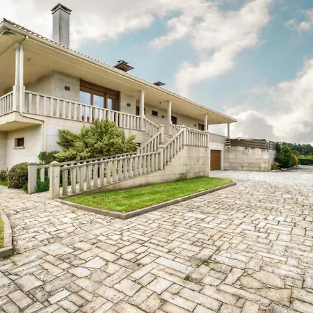 De Lujo Con Piscina En Rias Baixas Holiday home Meis